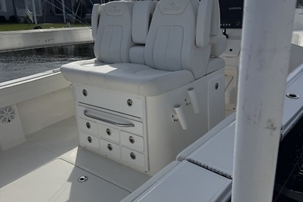 Hooked 31ft Regulator Yacht For Sale