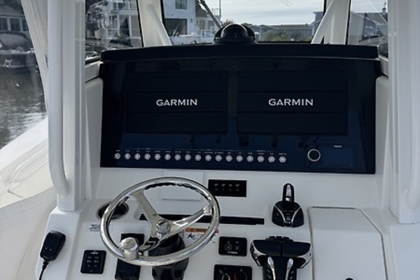 Hooked 31ft Regulator Yacht For Sale