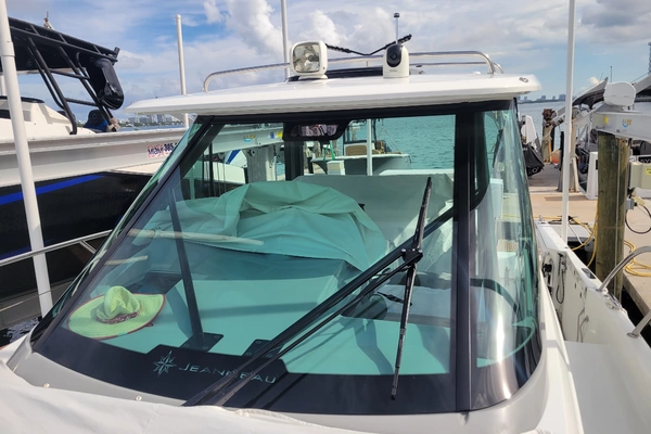 Jeanneau Leader 10.5 WA Series 2 Yacht For Sale
