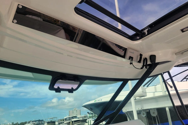 Jeanneau Leader 10.5 WA Series 2 Yacht For Sale