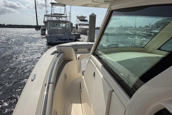 Scout 305 LXF Yacht For Sale