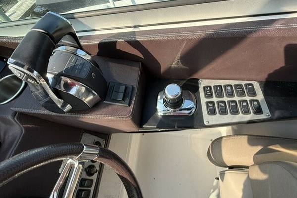 32ft Regal Yacht For Sale