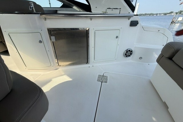 32ft Regal Yacht For Sale