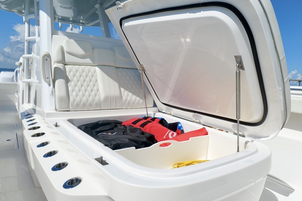 33ft Invincible Yacht For Sale