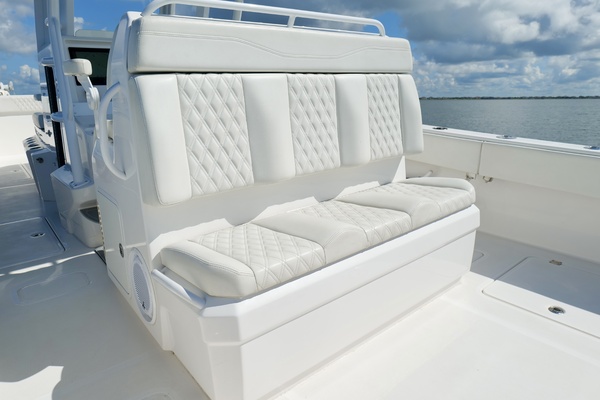 33ft Invincible Yacht For Sale