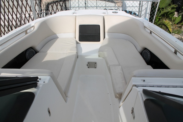 23ft Boston Whaler Yacht For Sale