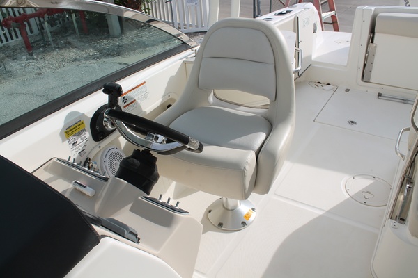 23ft Boston Whaler Yacht For Sale