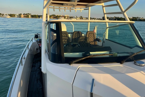 MONOCLE 29ft Axopar Yacht For Sale