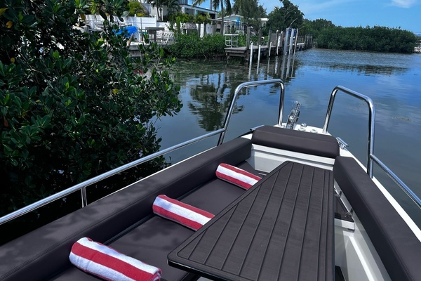 MONOCLE 29ft Axopar Yacht For Sale