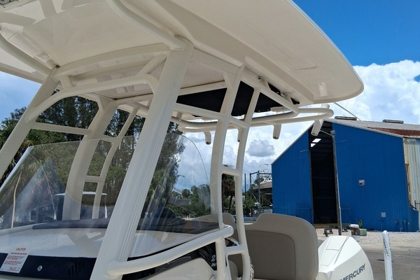 23ft Boston Whaler Yacht For Sale