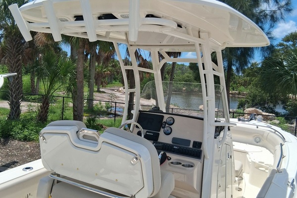 23ft Boston Whaler Yacht For Sale