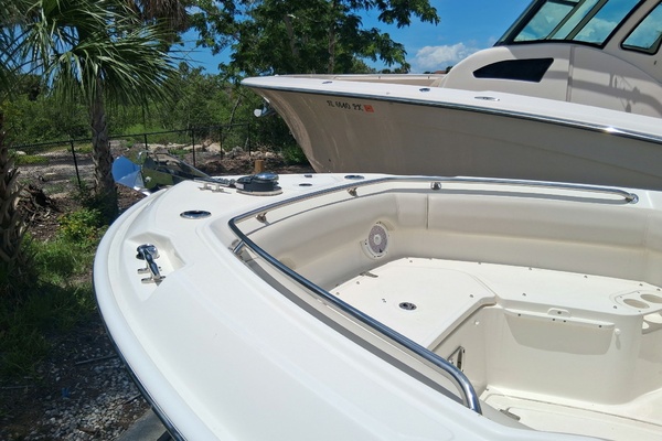 23ft Boston Whaler Yacht For Sale