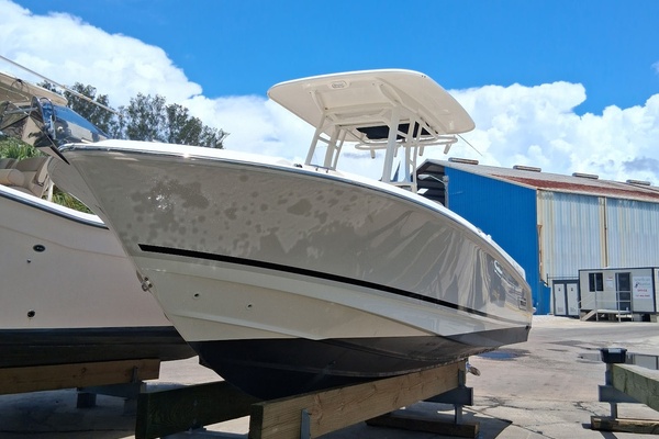 23ft Boston Whaler Yacht For Sale