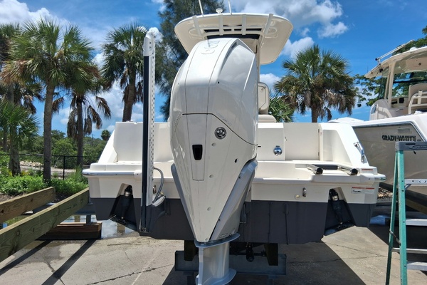 23ft Boston Whaler Yacht For Sale