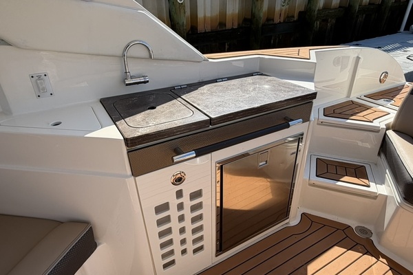 35ft Sea Ray Yacht For Sale