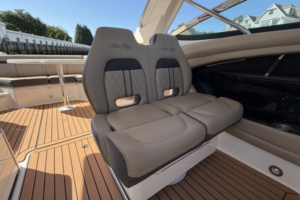 35ft Sea Ray Yacht For Sale