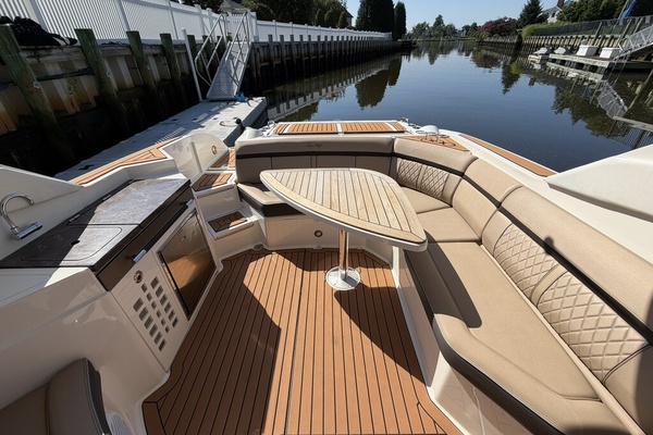 35ft Sea Ray Yacht For Sale