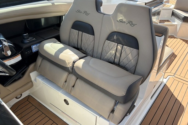 35ft Sea Ray Yacht For Sale