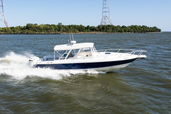 Mac  amp  Seas 36ft Intrepid Yacht For Sale
