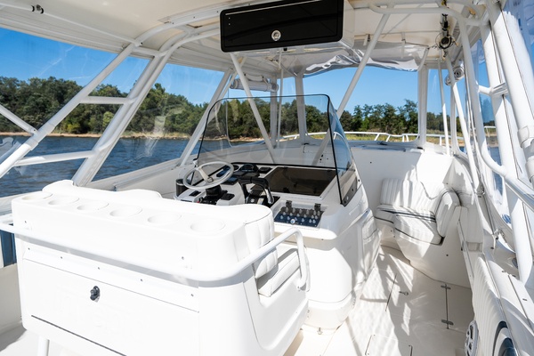 Mac  amp  Seas 36ft Intrepid Yacht For Sale