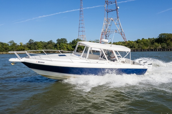 Mac  amp  Seas 36ft Intrepid Yacht For Sale