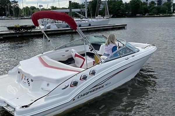 Sun Daze 19ft Chaparral Yacht For Sale