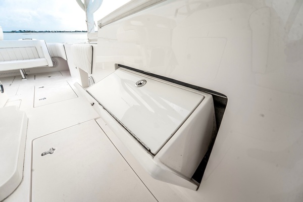 Legacy 40ft Intrepid Yacht For Sale