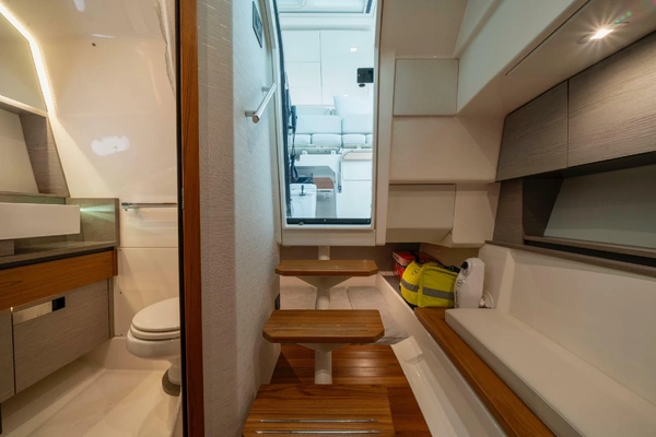 Tiara Yachts 43 LS Yacht For Sale