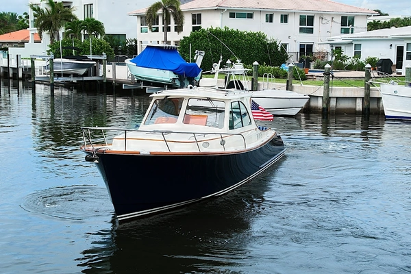 Hinckley Picnic Boat 37 MKIII Yacht For Sale