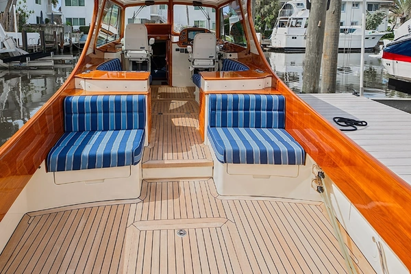 Hinckley Picnic Boat 37 MKIII Yacht For Sale