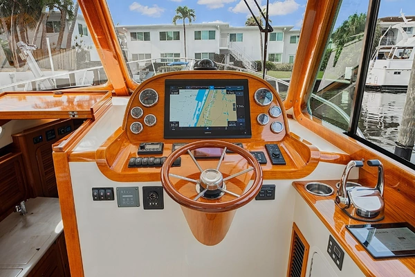 Hinckley Picnic Boat 37 MKIII Yacht For Sale