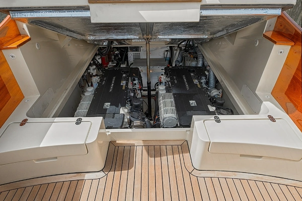 Hinckley Picnic Boat 37 MKIII Yacht For Sale