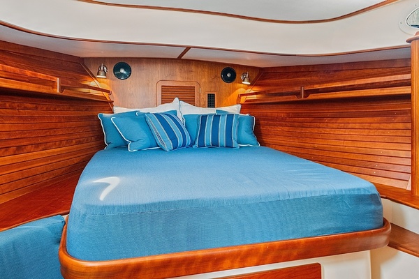Joan s LiL Rondevous 37ft Hinckley Yacht For Sale