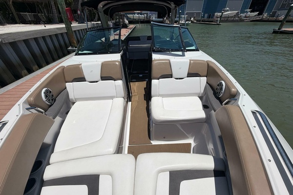 30ft Four Winns Yacht For Sale