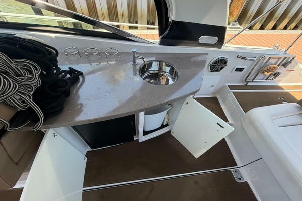 30ft Four Winns Yacht For Sale