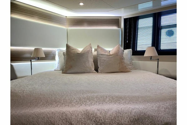 60ft Azimut Yacht For Sale