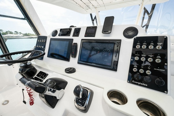 35ft Everglades Yacht For Sale