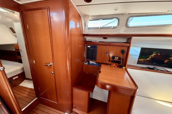42ft Beneteau Yacht For Sale