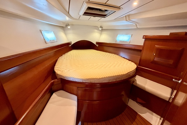 42ft Beneteau Yacht For Sale