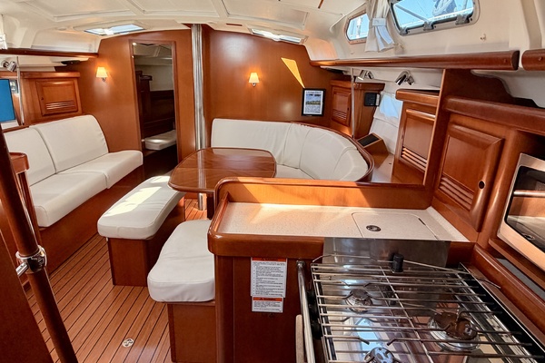 42ft Beneteau Yacht For Sale