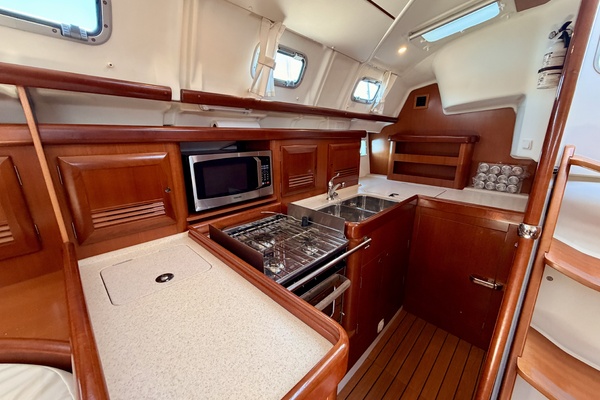 42ft Beneteau Yacht For Sale