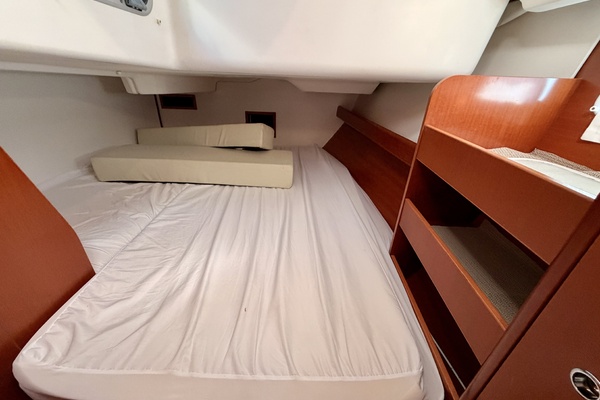 42ft Beneteau Yacht For Sale