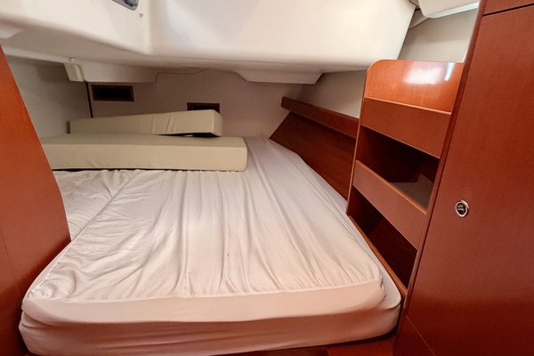 42ft Beneteau Yacht For Sale