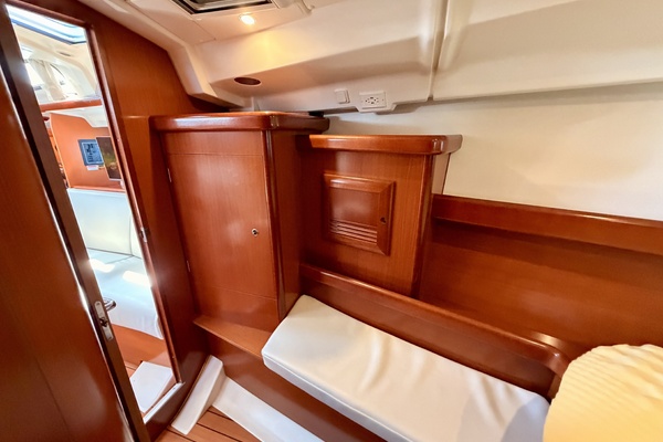 42ft Beneteau Yacht For Sale