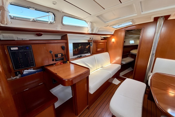 42ft Beneteau Yacht For Sale