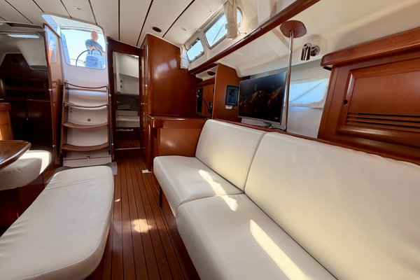 42ft Beneteau Yacht For Sale