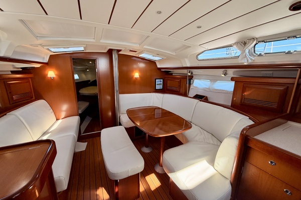 42ft Beneteau Yacht For Sale