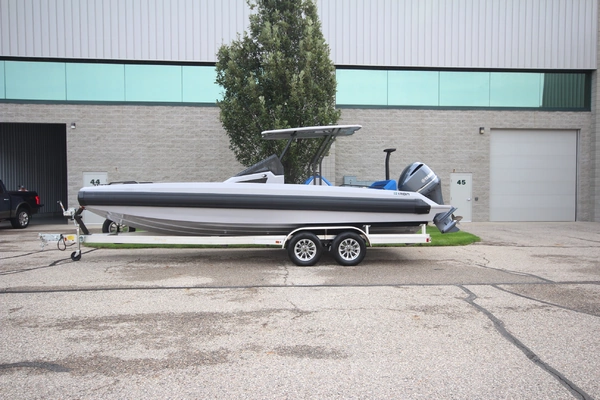 25-ft-Iron-2027-767 T-Top-Introductory Pricing Racine Wisconsin United States  yacht for sale