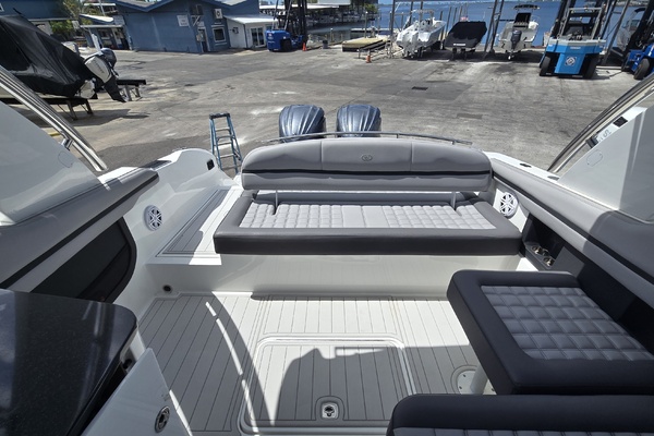 30ft Cobalt Yacht For Sale