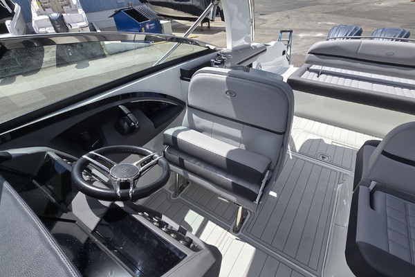 30ft Cobalt Yacht For Sale